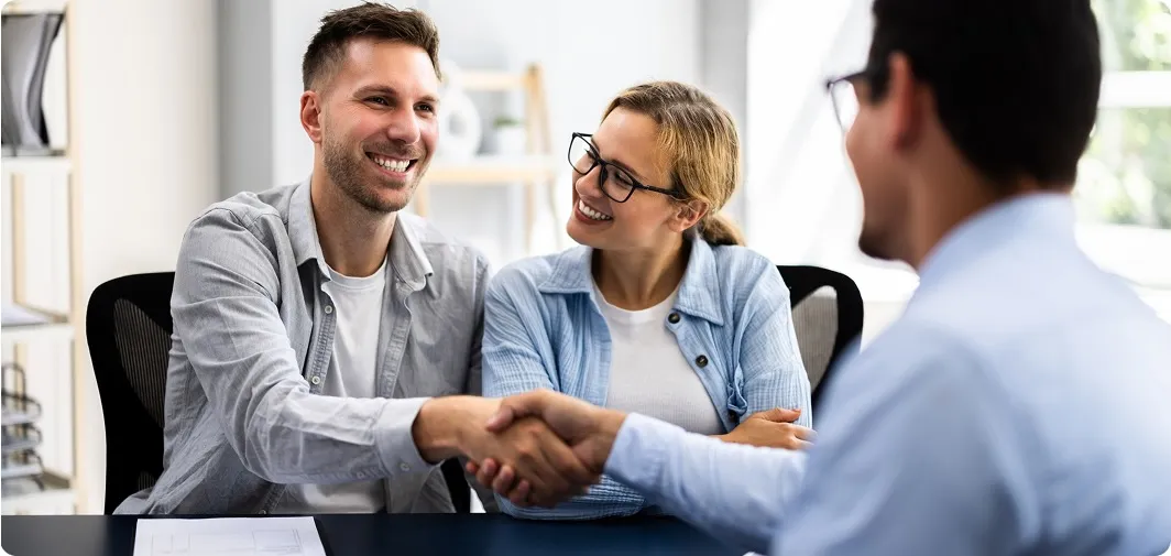Business professionals shaking hands, representing enterprise print management modernization and long-term print cost savings.